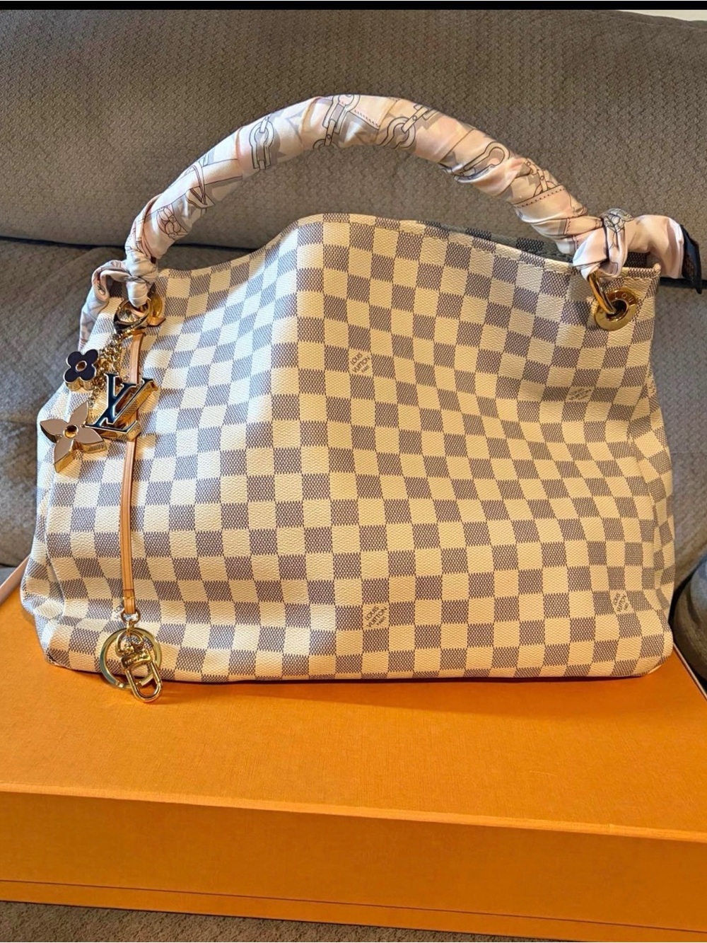 NWOT Louis Vuitton Artsy Azur MM
